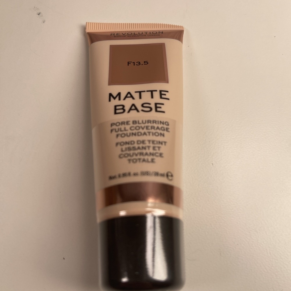 Makeup Revolution F13.5 Matte Base Pore Blurring Foundation Full Coverage